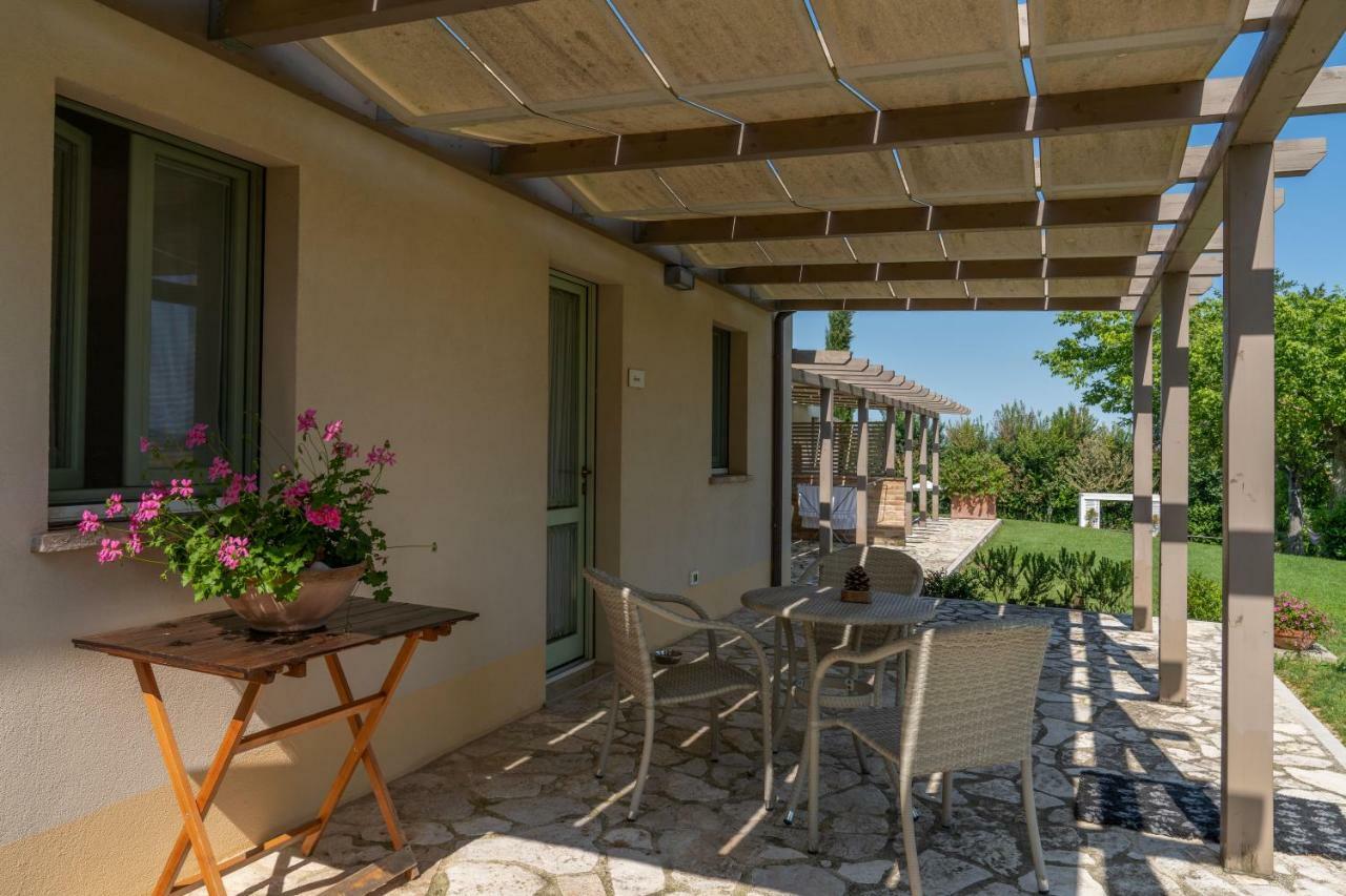 Le Maracla Country House Iesi Exterior foto